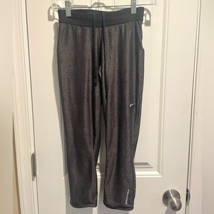 NIKE Dri-Fit Relay Capri Leggings